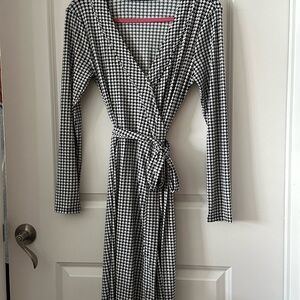 Banana Republic Black and White Long Sleeve Dress